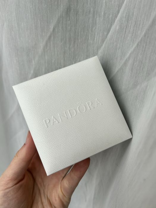 Браслет Pandora з колекцією намистин, шармів