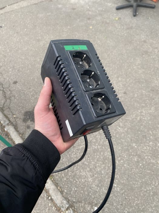 Продам стабілізатор напруги APC Line-R LS1500-RS.