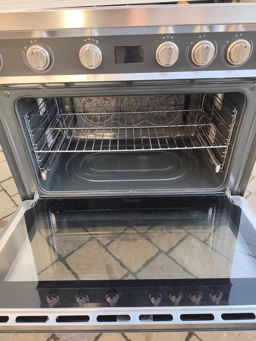 Професійна індукційна плита Smeg