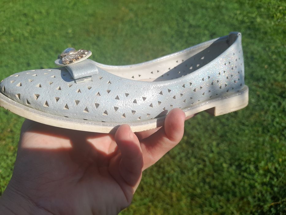 Взуття для дівчинки