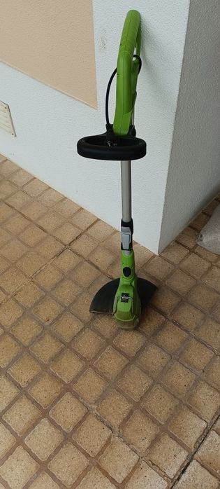 Aparador de relva, como novo