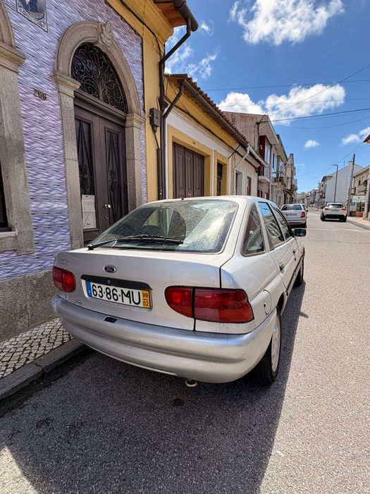 Venta de carro ford 1999