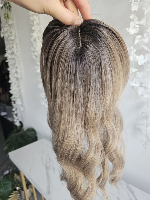 Tupet topper Alicja fale mix blond sombre, naturalny efekt