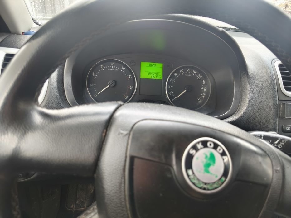 Шкода Фабія  1.4  бензин 2012 рік