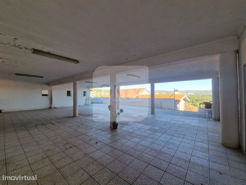 Moradia T4+1 de Rés do Chão e Andar com Terraço Panorâmico