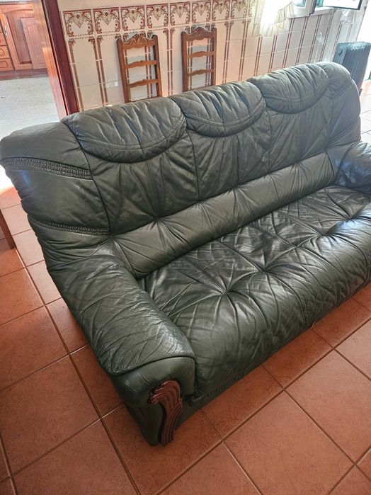 Sofá 3 lugares em pele