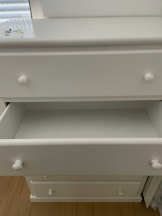 Cómoda branca para quarto bébé/criança