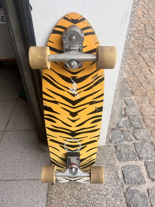 Surfskate YOW em bom estado