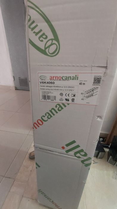 40  metros Calha plástica  com  rasgos P/electrificação de quadros electricos 60 de base X 40 altura