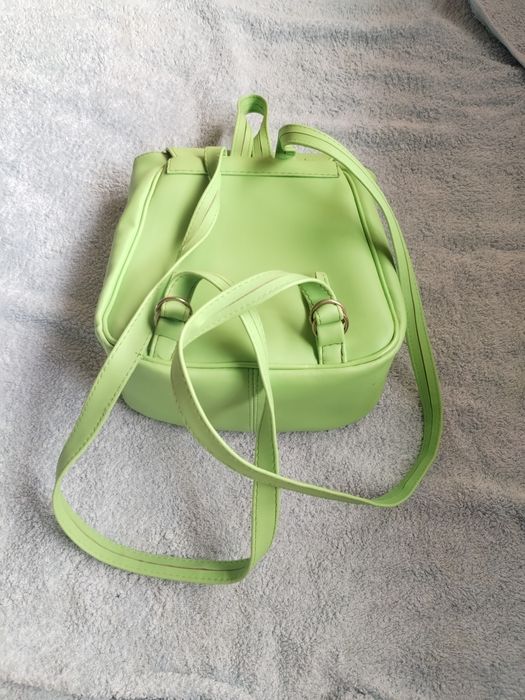 Mochila pequena verde lima