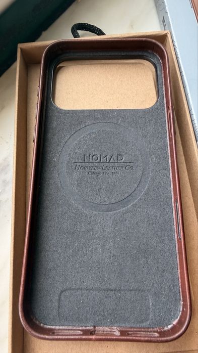 Capa em pele para iphone 17 pro max da marca NOMAD