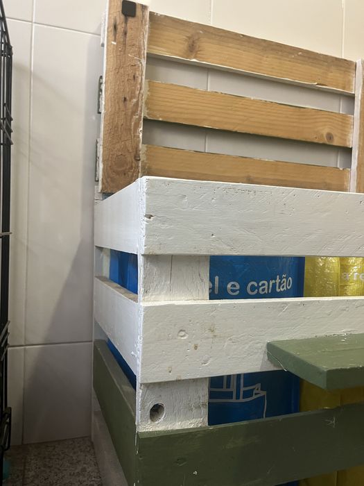 Baú com floreira em palete