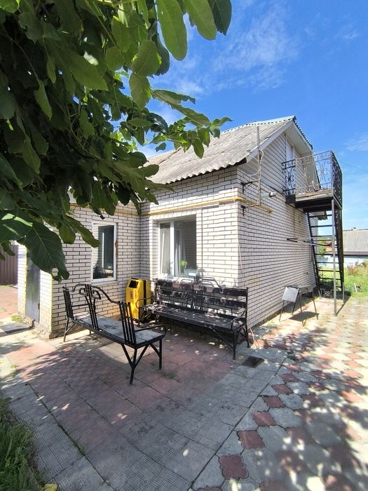 Продам добротний будинок на Броварі