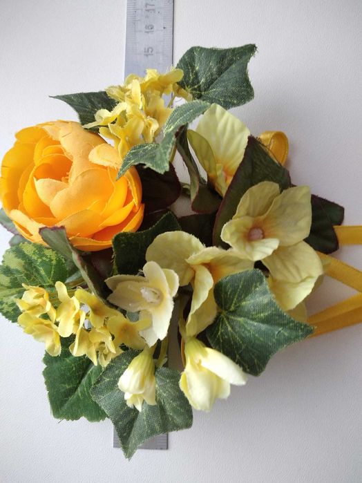 Мини композиция из искусственных цветов, декор из цветов, D 16см.