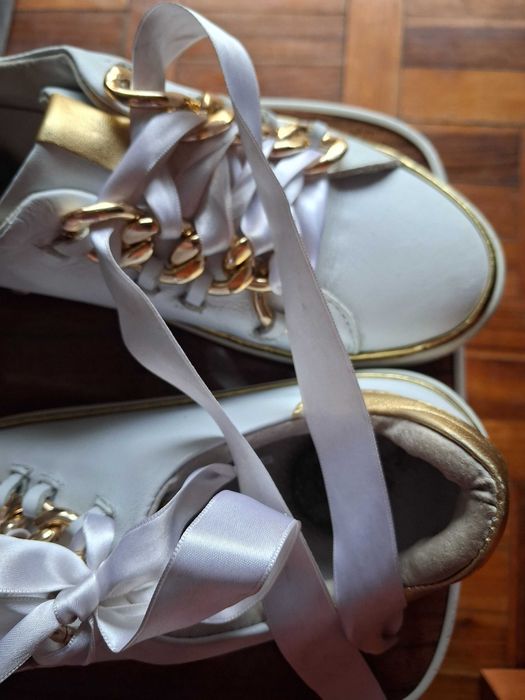 Sapatilhas Brancas com dourado tam. 36