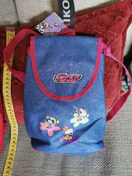 Mochilas infantis novas c etiqueta Disney e super Nenas