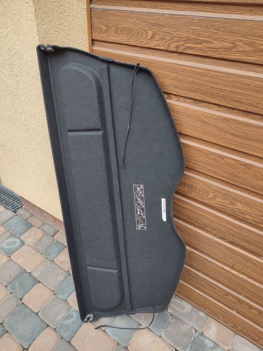 Продам задню  поличку Nissan leaf