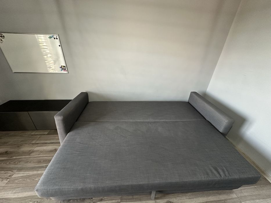 Sofa szara rozkładana  z poduszkami