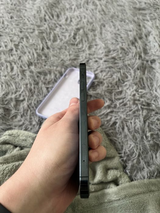 Айфон 12 про. 77 батарея