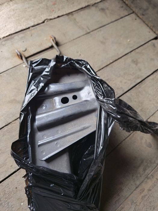 Підсилювач заднего бампера Субару форестер