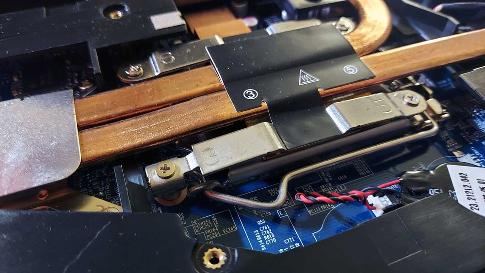 Laptop gamingowy Dream Machines - *i7/8rdzeni/ 16GB IPS SSD510GB+500GB*