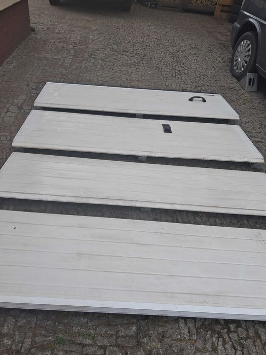 Brama garazowa panelowa