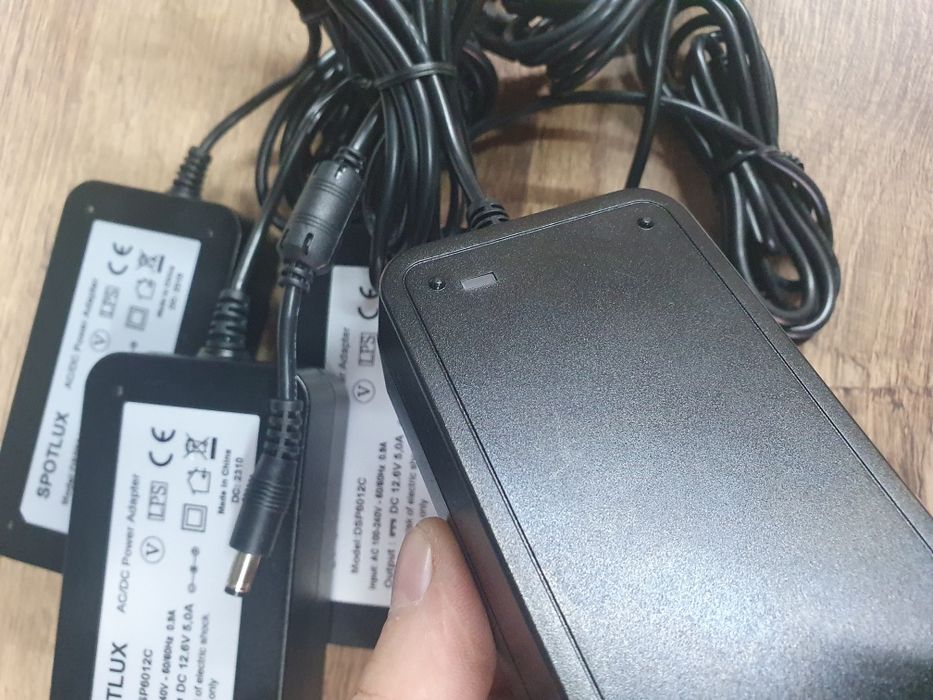 Зарядка зарядное блок питания живлення для АКБ 12.6в/5а 60w SPOTLUX