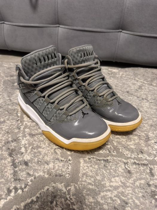 Jordan 11,сірого кольору,36 розмір