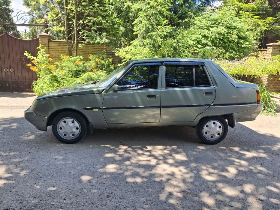 Славута ЛЮКС 2006г ГАЗ авто в отличном состоянии.