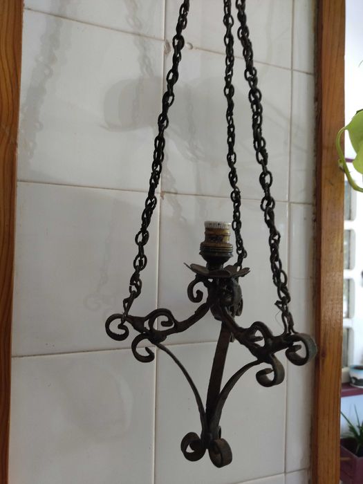 Antiga candeia em ferro trabalhado