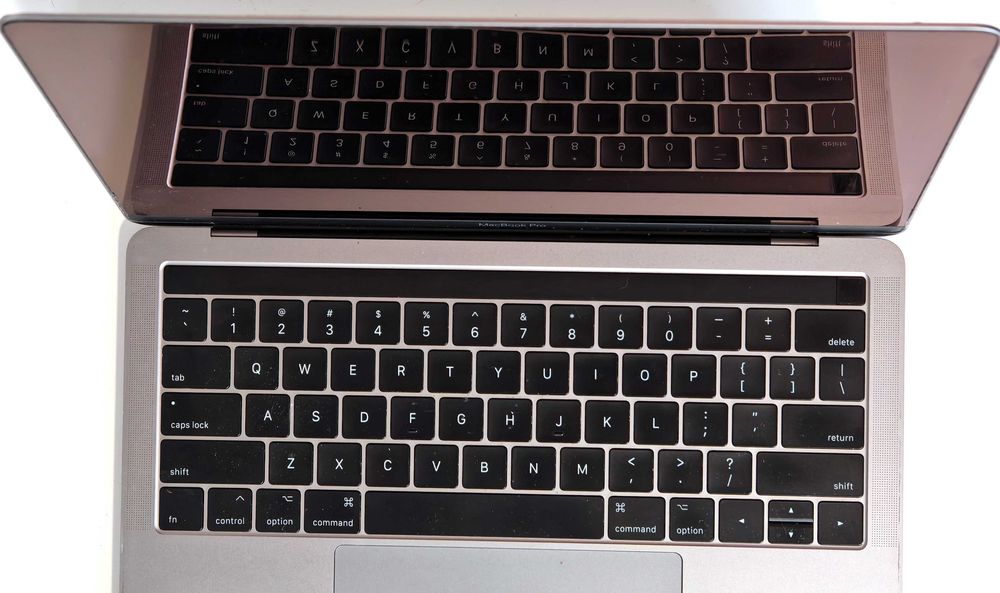Laptop Apple Macbook Pro A1706 I7 3.5GHz 16GB 512GB Sequoia