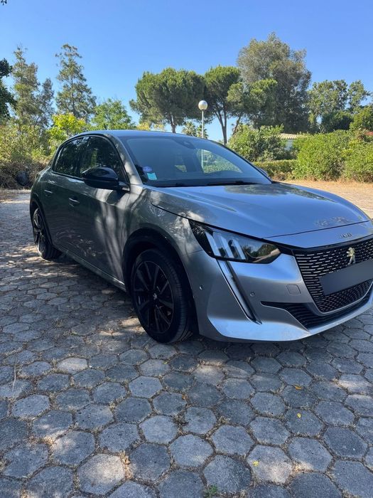Peugeot 208 1.2 PureTech GT EAT8