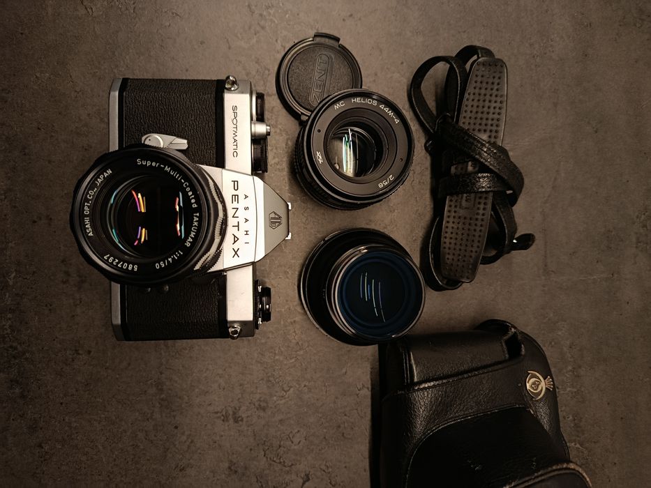 Pentax Spotmatic SP II + MC Helios 44M-4 58mm f/2 – M42