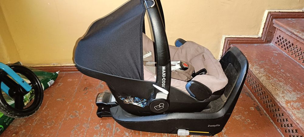 Fotelik z bazą maxi Cosi 2wayFix