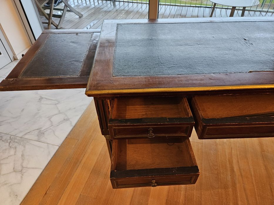 Antiga mesa de escritório em madeira maciça, acajou