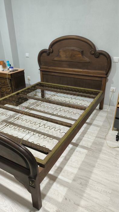 Cama de casal 1,40 X 2,00 e estrado