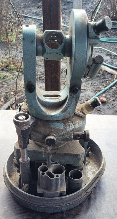 Продам нивелир Новый