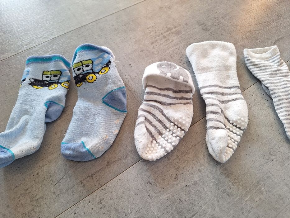 4 pary skarpetek niemowlęcych