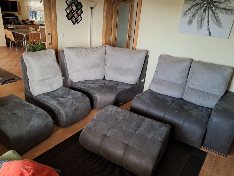 Sofá de canto chaise long com apoio de pés