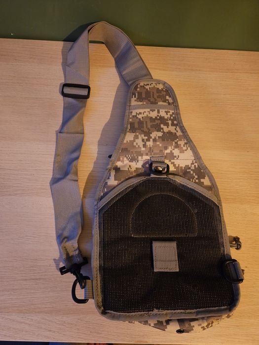 Plecak crossbody, na jedno ramię.