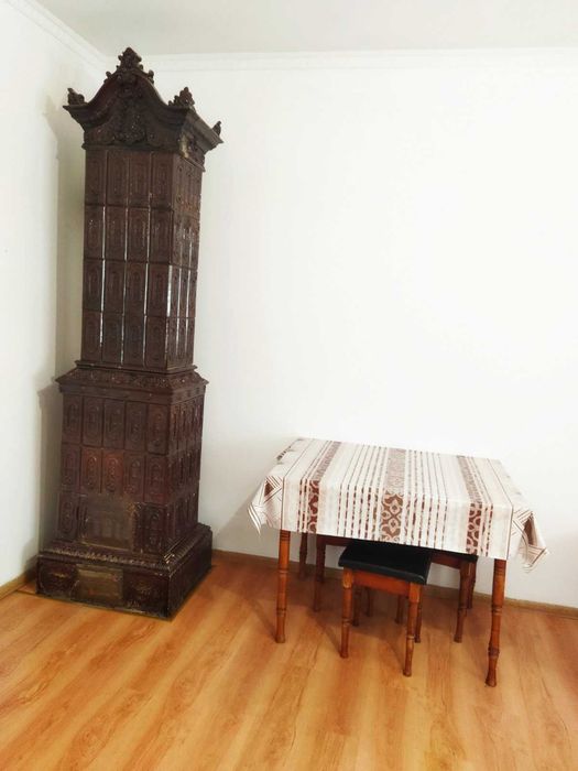 Біля басейнів, окремий вхід.