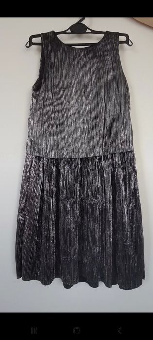 Plisowana sukienka dziewczęca