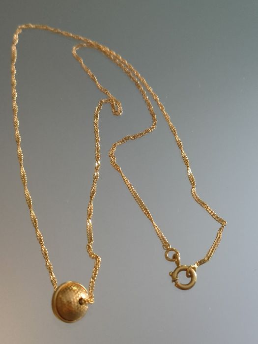 Colar em ouro bola
