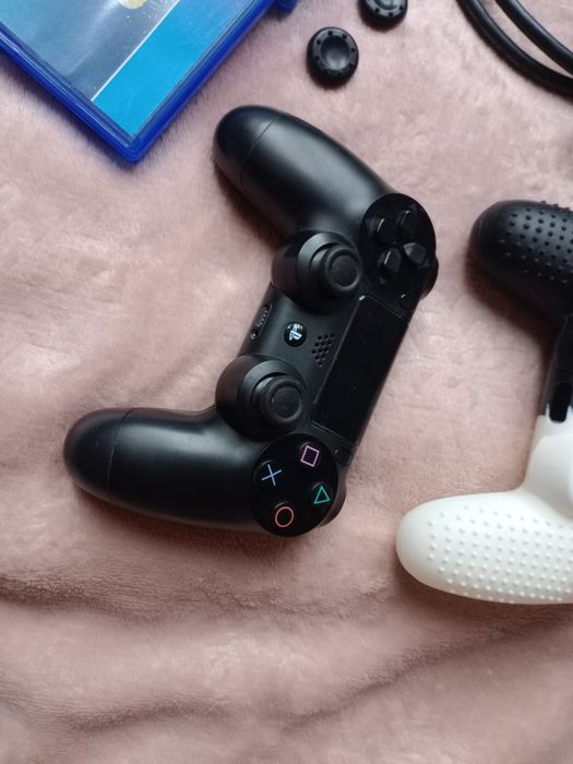 PS4 oryginalne 1T wersja FAT pierwsza mało używane