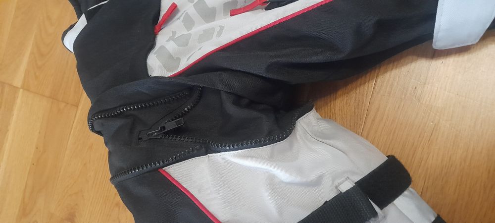 Мотокостюм дитячий р. 134-140, регулюється зріст, ідеальному стані