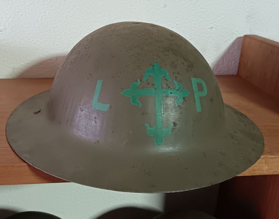 Capacetes /cascos militares antigos