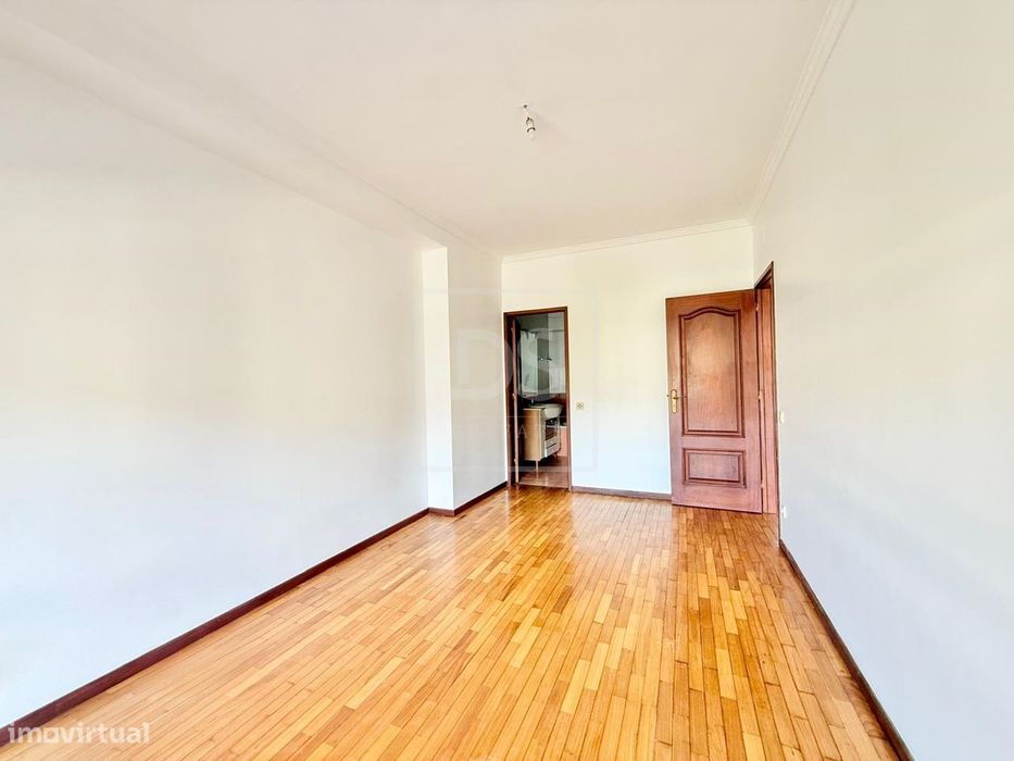 T3 com 154m² | 3 Varandas | Garagem Fechada | A 2 Passos do Metro e do