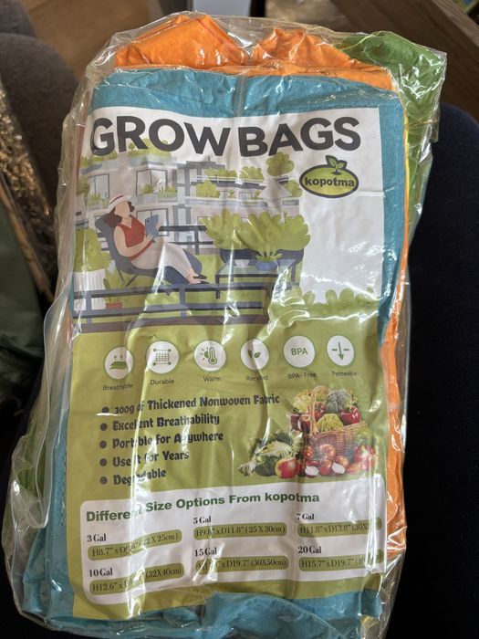 Filcowe worki na rosliny.