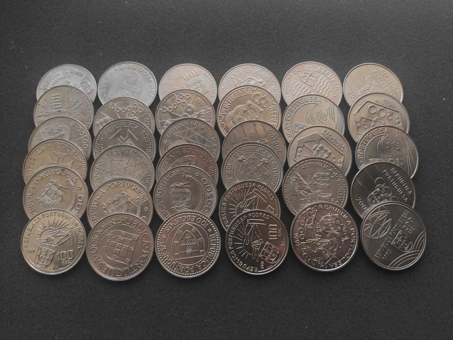 Conjunto de 34 moedas 100$ + 200$ + 250$