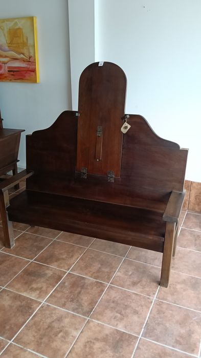 Exclusivo Banco de Entrada Estilo "Monk's Bench" (Banco de Monge) com Mesa Rebatível em Castanho Velho